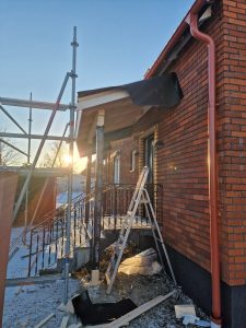 Entrétak under uppbyggnad.